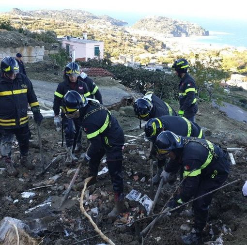 Frana a Ischia, recuperati i corpi di una bimba e di un'anziana. Si cercano gli altri dispersi