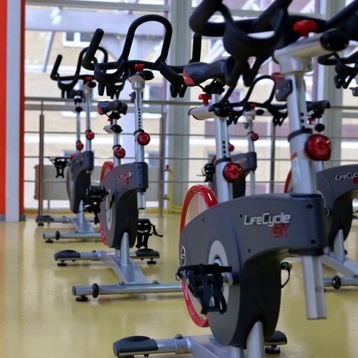 Nuovo Dpcm: Speranza ipotizza l'ok agli spostamenti di due persone, i divieti di asporto dai bar dopo le 18 e la chiusura di palestre e piscine