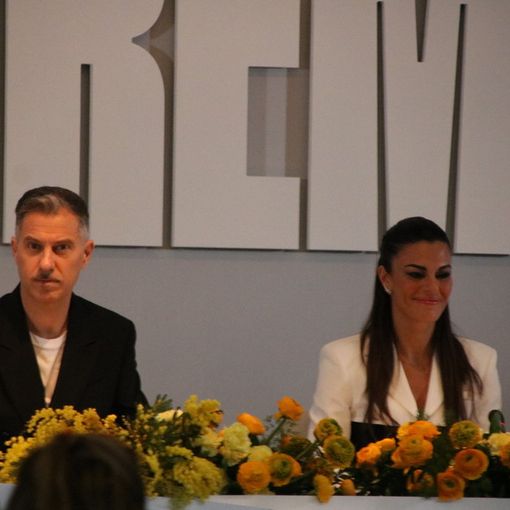 75° Festival di Sanremo, i conduttori del Primafestival: “Questo è il Festival degli abbracci, per noi esperienza indimenticabile”