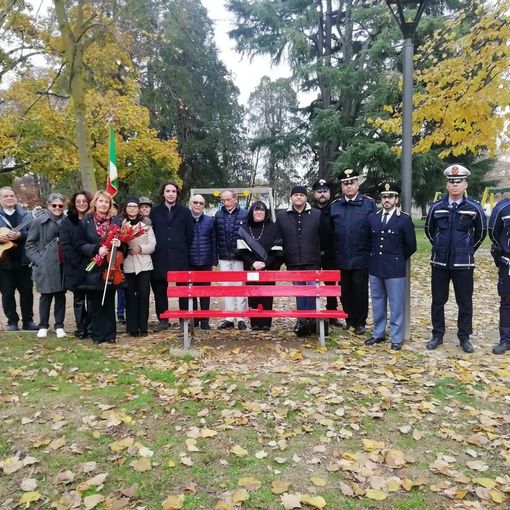 Trecate: inaugurata la panchina rossa al Parco Cicogna