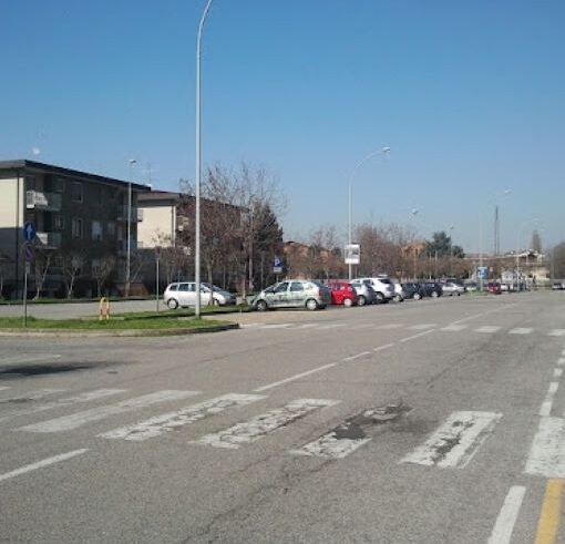 Magenta: vandalo nel parcheggio del Fornaroli, gomme delle auto tagliate