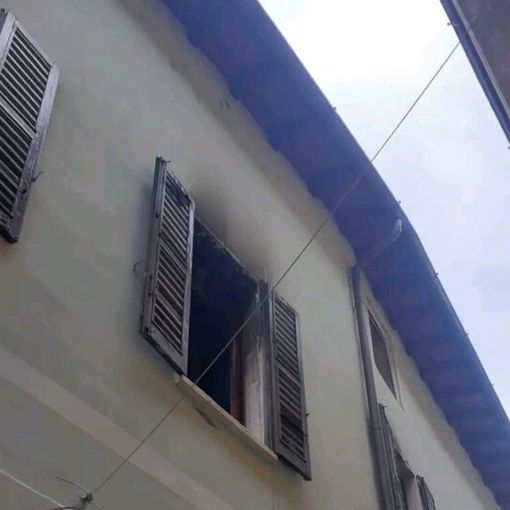 Incendio nel centro di Abbiategrasso, paura nella notte in un appartamento di via Passaggio Centrale