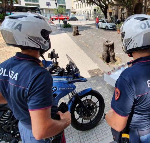 Milano: ruba carta di credito a una turista e poi viene ‘pizzicato’ in un sexy shop dalla Polizia di Stato