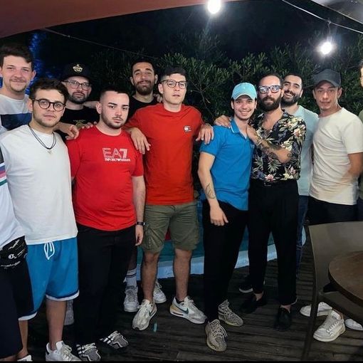 Paolo Di Ciancio, il quarto da destra, con i ragazzi dell'AC United