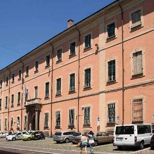Molestie sessuali, primario del San Matteo di Pavia patteggia due anni