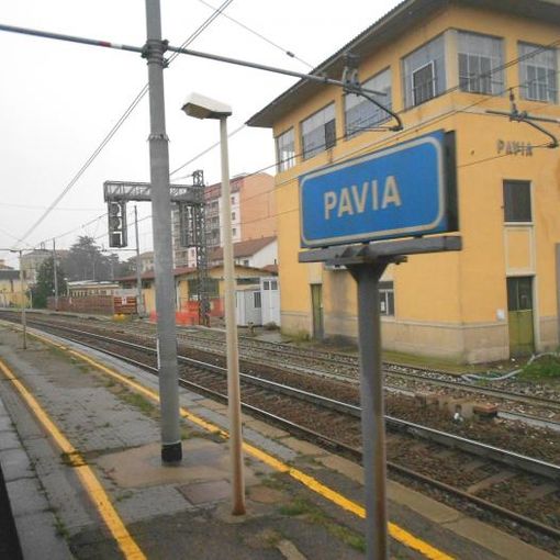Pavia, gravissimo il 19enne investito da un treno