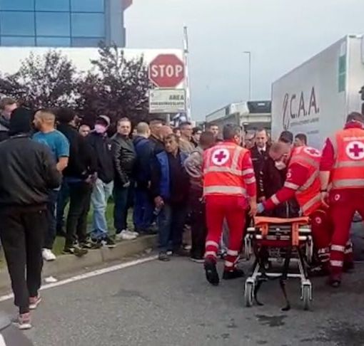 Pieve Emanuele: 4 contusi a picchetto di lavoratori della logistica