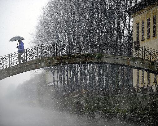Lombardia, allerta meteo: pioggia e vento forte da stanotte