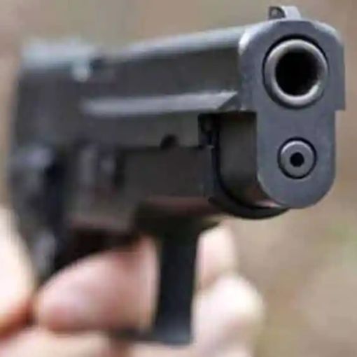 Casarile: spara tre colpi di pistola nell’androne condominiale, arrestato dai Carabinieri