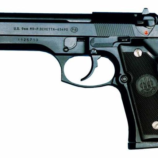 Legnano, punta pistola sui passanti: i carabinieri arrestano un 38enne