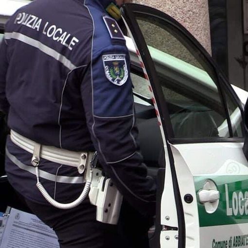 Abbiategrasso: la Polizia locale trova denaro e refurtiva in casa Aler occupata abusivamente