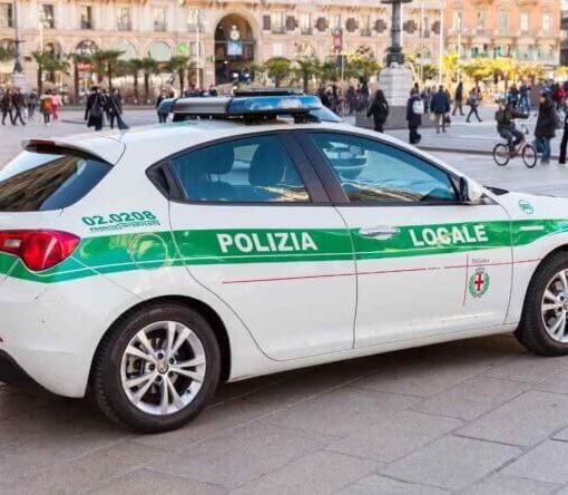 Milano: in 30 accerchiano agenti di Polizia locale, 9 arresti e 3 feriti