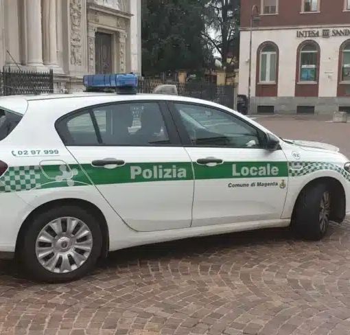 Magenta, ancora vandali in centro: tra danneggiamenti e sputi ai passanti
