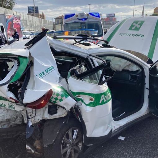 Incidente alla Ghisolfa: coinvolte due auto della Polizia locale