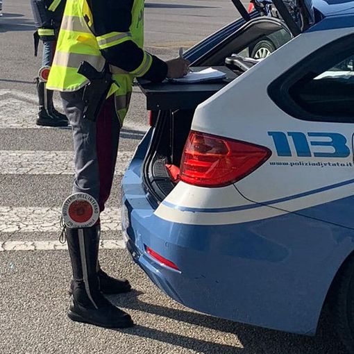 Novara: sanzionato autista di autobus per trasporto illegale di merci