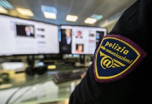 Regali di Natale senza brutte sorprese: la guida anti truffe della Polizia Postale