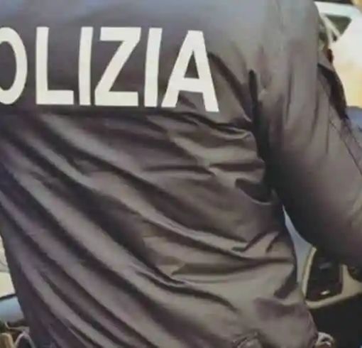 Novara: prende a pugni la moglie per strada, rumeno arrestato