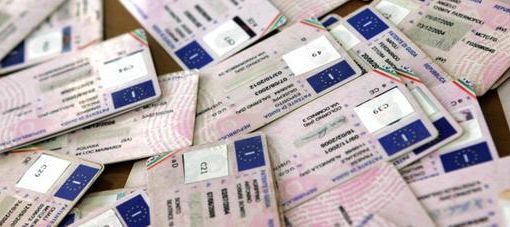Milano, patenti false in vendita a 150 euro: truffa scoperta dalla Polizia Locale