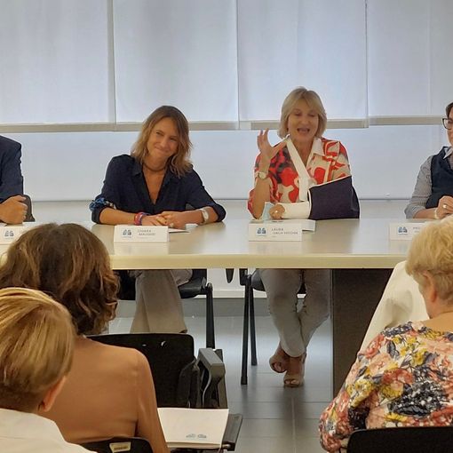 Nella foto, da sinistra: Luca Damiani (presidente FSM), Chiara Maugeri (vicepresidente FSM), Laura Dalla Vecchia (direttore IRCCS Maugeri Tradate), Pierangela Granziero (presidente ASMAugeri)