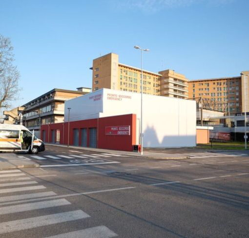 Magenta: incendio nell’area cantiere dell’ospedale Fornaroli forse causato da un senza tetto per scaldarsi