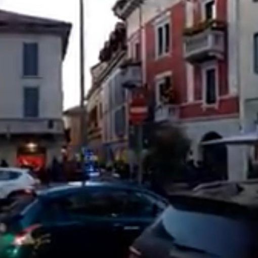 Gallarate, ragazzini in strada con bastoni e catene: ferito un quattordicenne