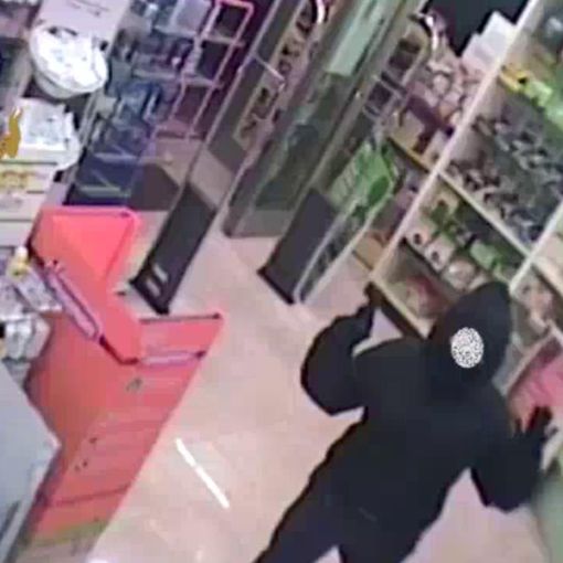 Milano, 13 farmacie rapinate in 18 giorni: in manette 47enne