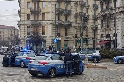 Rapina in banca da 160 mila euro a Milano in piazza Salgari