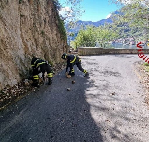 Como: distacco di rocce, strada chiusa