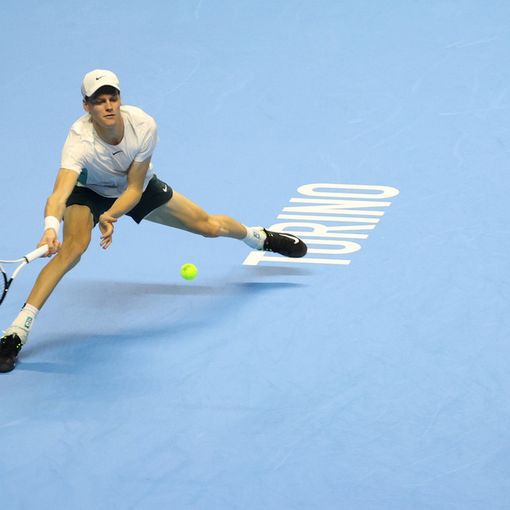 Sinner non si ferma più: battuto Rune, qualificato per le semifinali Atp da primo del girone