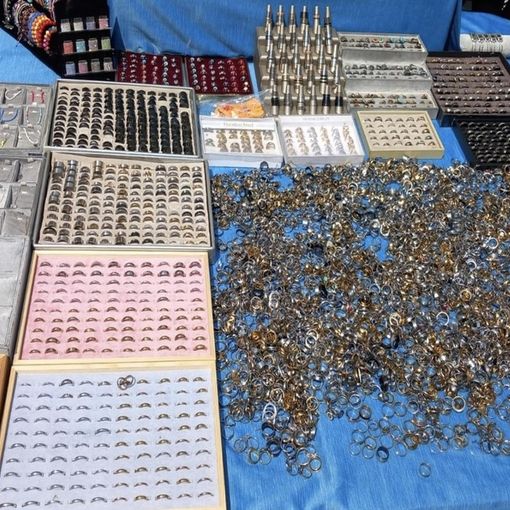 Vercelli: Guardia di Finanza, maxi sequestro di bigiotteria &quot;tarocca&quot;