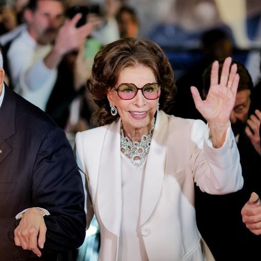 Sophia Loren è stata accompagnata da Luciano Cimmino - foto da profilo ufficiale Sophia Loren Restaurant