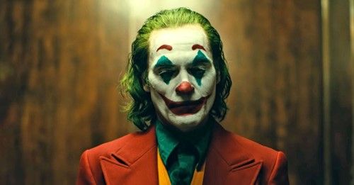 Cernusco sul Naviglio, si tagliano guance alla Joker: ragazza finisce al Pronto Soccorso