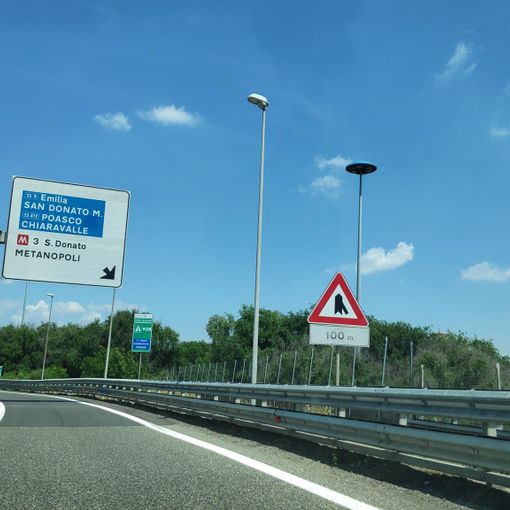 San Giuliano Milanese: auto contro bus, un morto e 1 ferito