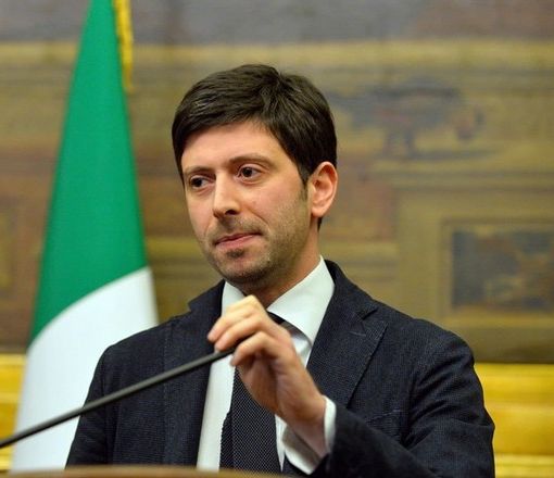 L'annuncio di Speranza: «Dal 1° dicembre terza dose per la fascia d'età tra 40 e 60 anni»