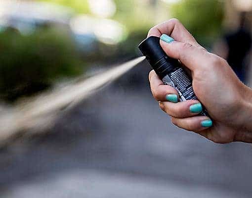 Milano, tenta di rubare in negozio del centro: fermato con lo spray urticante