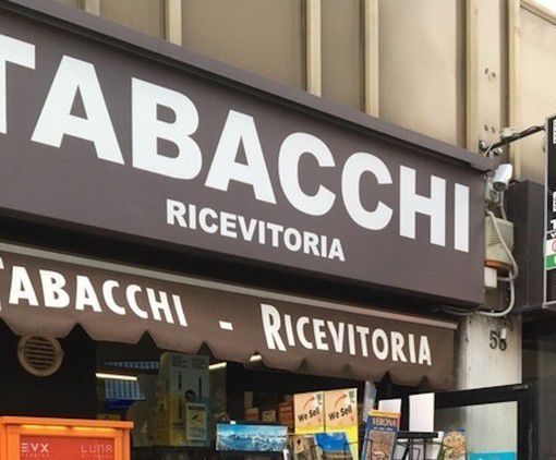La vittoria dei tabaccai: «Niente obbligo di controllo green pass ma solo verifiche a campione»