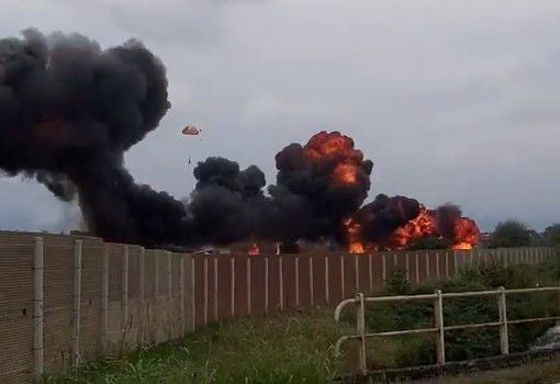 Incidente aereo, mezzo delle Frecce Tricolori si schianta nella zona di Caselle: morta una bimba di 5 anni