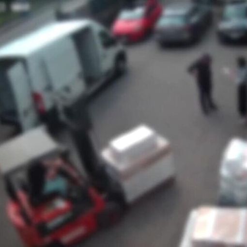 Truffavano le aziende con la tecnica del finto corriere: due arresti
