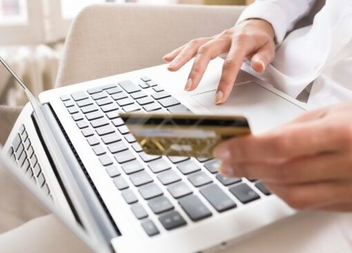 Vigevano: fingono un acquisto online ma si fanno ricaricare la Postepay. Nei guai due presunti truffatori