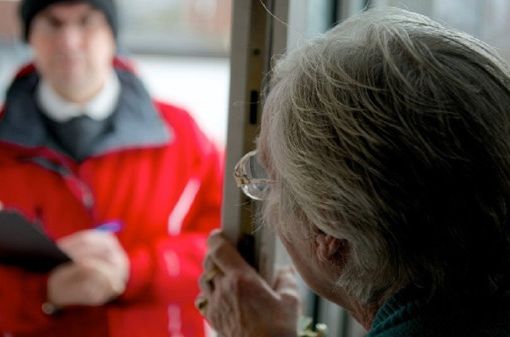 Truffe agli anziani: 50 comuni partecipanti al bando di Regione Lombardia per 370mila euro