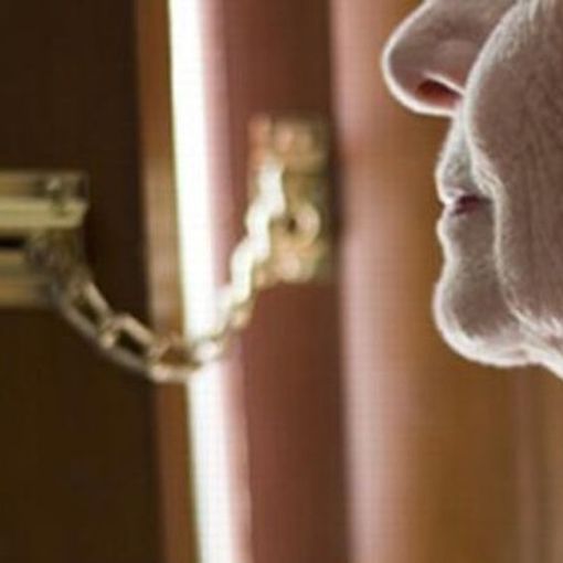 Vigevano: aggancia una pensionata sui social e la spilla 10mila euro in 3 anni