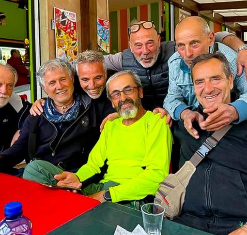 Turi al centro (con maglia gialla)