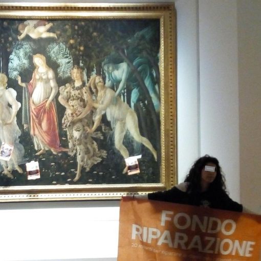 Uffizi, blitz di Ultima generazione: volantini attaccati alla Primavera di Botticelli