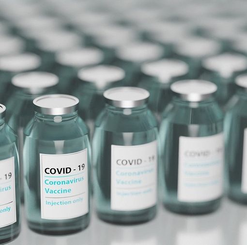 Vaccini agli over 80, la Regione: «Dal 7 aprile chi non è stato chiamato potrà farlo recandosi al centro più vicino»