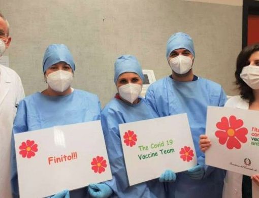 Nella foto: il dott. Giovanni Ferrari, Direttore dell’UOC di Medicina Interna dell’Ospedale di Broni-Stradella, con il Team per la vaccinazione anti Covid-19, al termine della campagna di somministrazione al personale dipendente ed ai collaboratori di ASST Pavia, presso il presidio Spoke