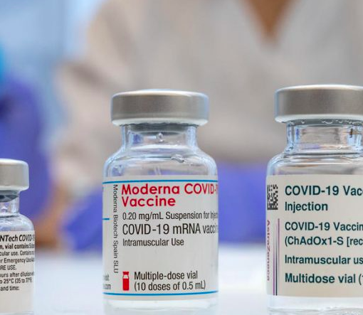 Vaccinazioni Covid, possibile cambiare data terza dose senza prima cancellarsi