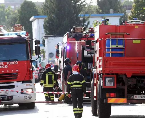 Vigevano: incendio alla Ilga Gomma, traffico in tilt sulla circonvallazione