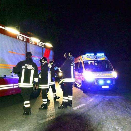 Corana: esce di strada con l'auto e si ribalta in un fosso, 56enne finisce in ospedale