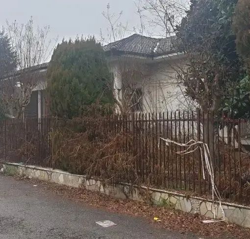 Magenta, occupazione abusiva: salta il generatore e ne arriva subito un altro, che fa ancor più rumore