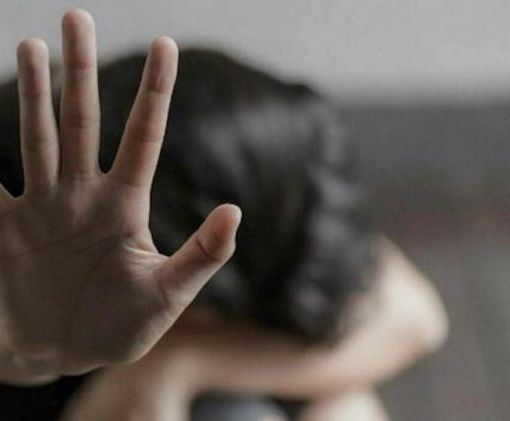 Legnano, finge di accompagnarla in stazione e la violenta dietro la siepe: arrestato 32enne dalla Polizia di Stato